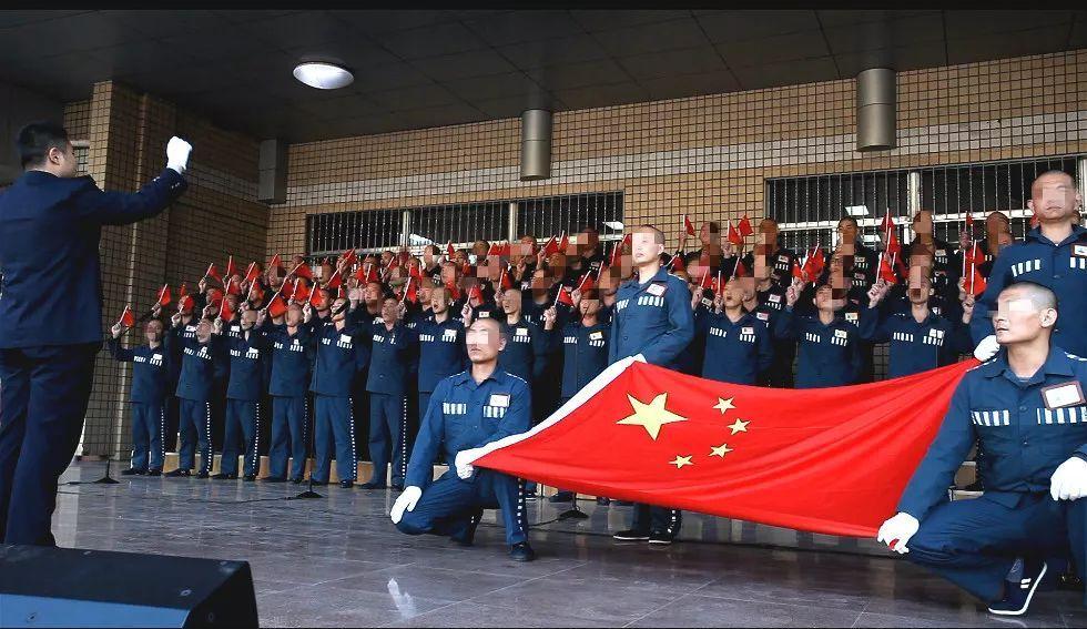 陈寅恪讲课,闭着眼睛坐在椅子上,一不小心还会面朝黑板